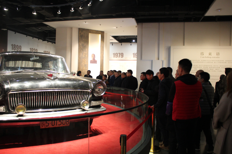 尊龙官方管理班子“不忘初心，聚力前行”红色之旅团建活动-