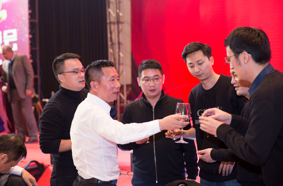 深圳市尊龙官方2018“心港湾·筑未来”迎新春晚会-