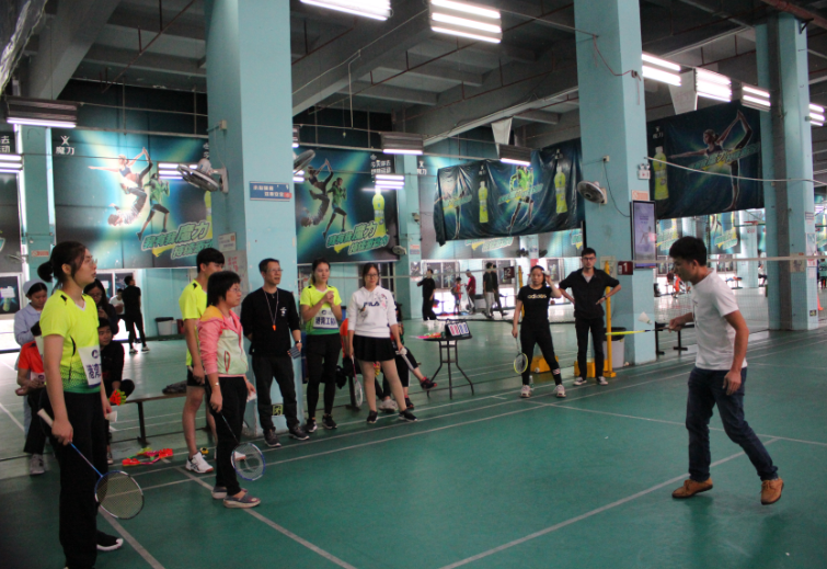 尊龙官方第一届“招港杯”羽毛球团体赛-