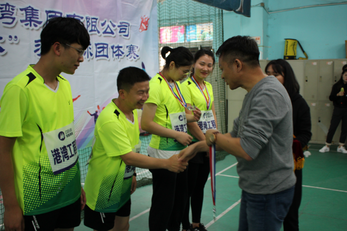 尊龙官方第一届“招港杯”羽毛球团体赛-