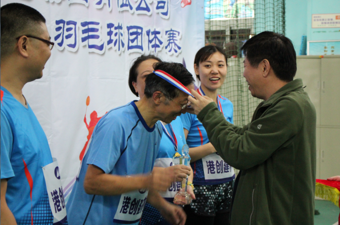 尊龙官方第一届“招港杯”羽毛球团体赛-
