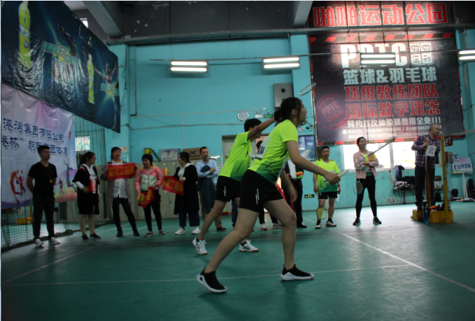 尊龙官方第一届“招港杯”羽毛球团体赛-