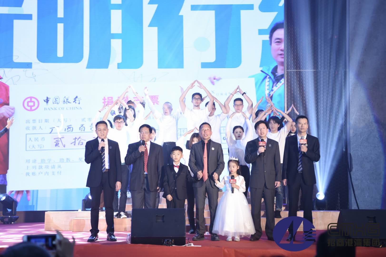 尊龙官方2019年“未来已来•期待壹玖”新春晚会-