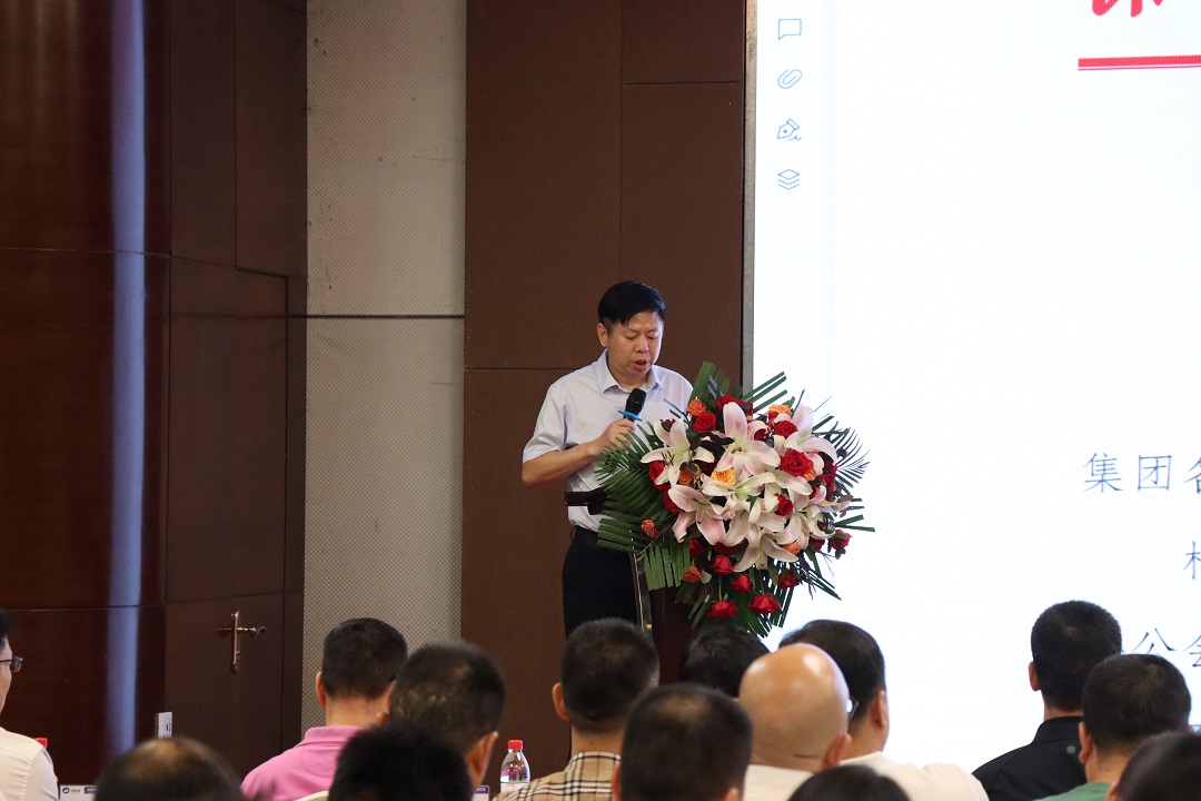 徐总宣读通知.JPG 徐总宣读通知.JPG