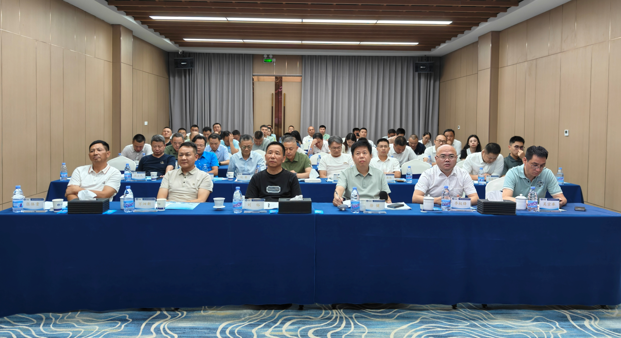 集团召开2025年年中生产经营工作会议